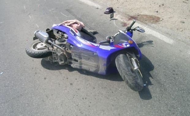 Și-a inaugurat vehiculul abia cumpărat cu o infracțiune și un accident. Când au ajuns la el cadrele medicale chemate prin 112, ieșeanul a sărit la bătaie