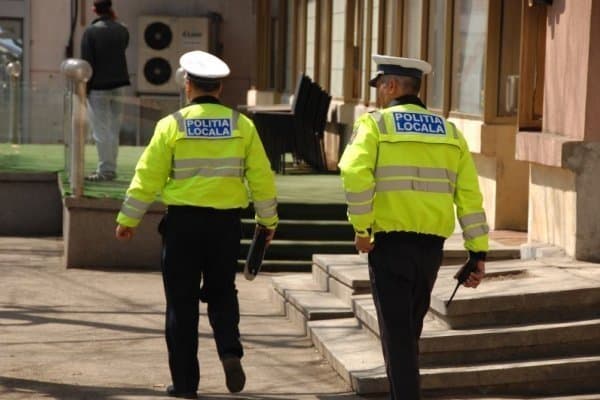 Un specialist în managementul conflictelor de la Iași a desfigurat cu pumnii doi polițiști care l-au amendat pentru parcare neregulamentară la Pașapoarte, pe Primăverii
