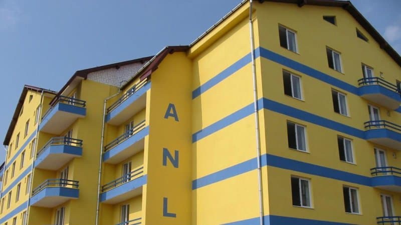 ANL „sare la gâtul” Primăriei Podu Iloaiei: cere în instanță banii strânși din chiriile locuințelor