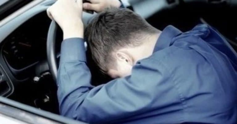 Un căpitan de jandarmi a spulberat cu mașina un pieton care se întorcea de la muncă. Bărbatul a fost aruncat la o distanță de peste 60 de metri