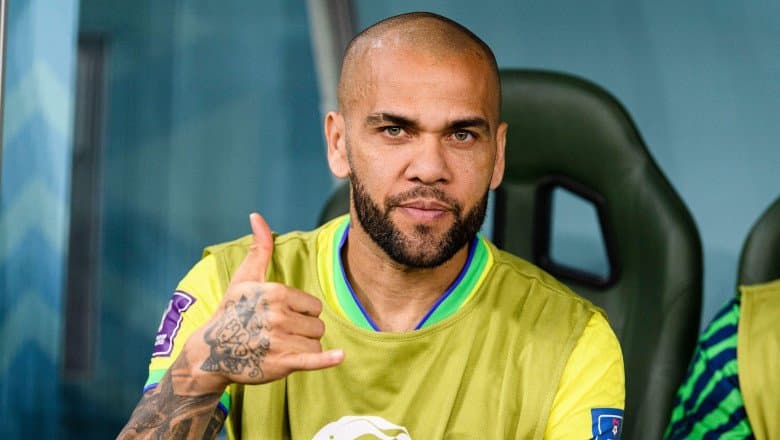 După ce a fost la închisoare pentru viol, Daniel Alves s-a reconvertit în predicator evanghelist şi a predicat în faţa a 35 000 de persoane pe stadionul echipei Atlético Madrid - VIDEO