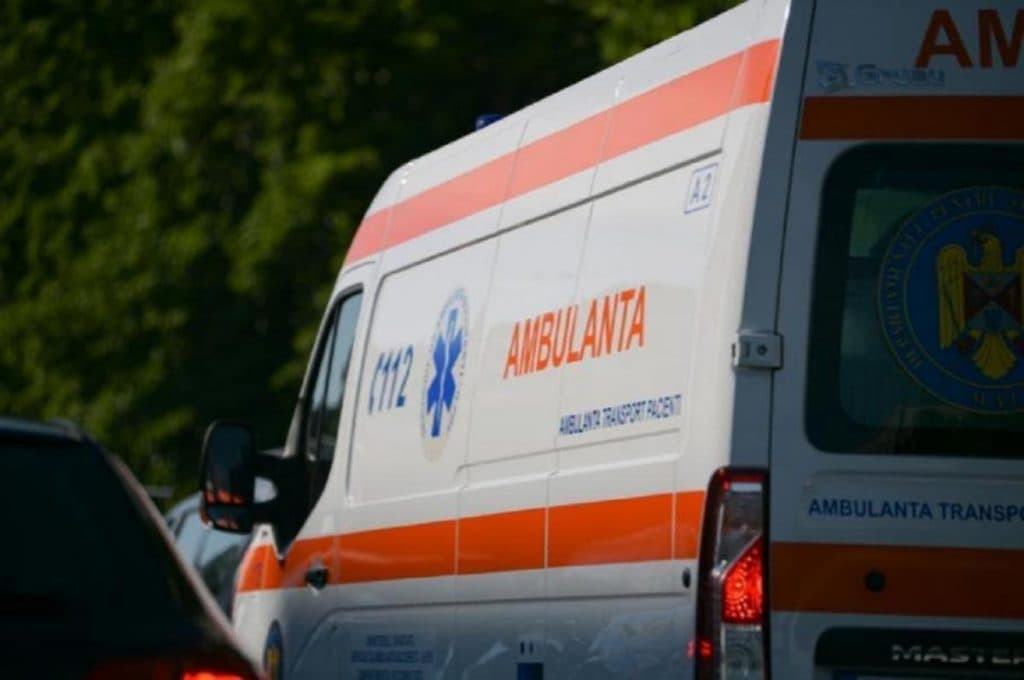 Un copil de 7 ani a căzut de la etajul unui bloc din Focşani. Minorul era conştient la preluarea de către medici