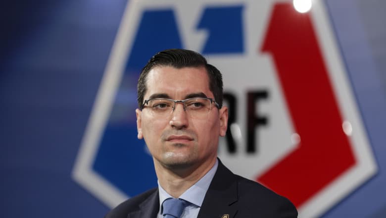 Răzvan Burleanu: Starea medicală a domnului Mircea Lucescu este stabilă. Imediat cum a ajuns la spital, îşi dorea să revină