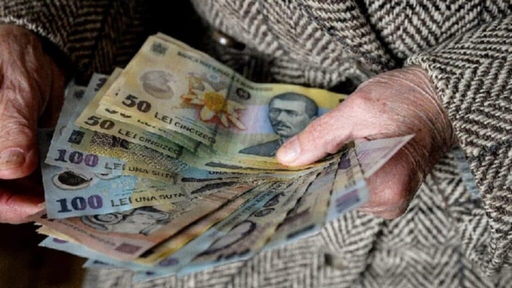 Un pensionar din Iași primește mai puțin cu 1.600 de lei/an față de media națională. Județul rămâne mult în urma zonelor industrializate
