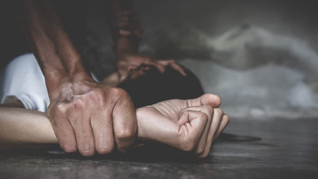 Condamnare record la Iași pentru un tânăr violator: 29 ani de închisoare. Circumstanțele cumplite care au dus la o pedeapsă atât de mare