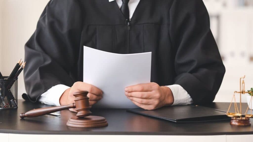 Un ieșean a murit oficial la vârsta de 114 ani. Deces declarat de instanța de judecată la peste un secol de la nașterea bărbatului, din cauza unor moșteniri blocate