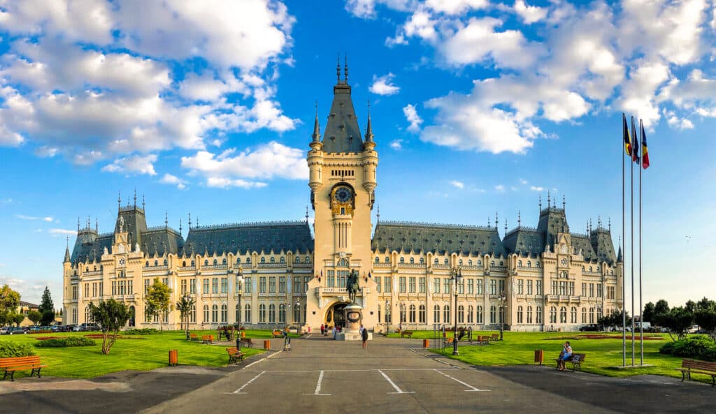 Câți bani au lăsat turiștii la Palatul Culturii și celelalte muzee din Iași? S-au vândut mai multe bilete decât se estima, dar subvențiile sunt baza