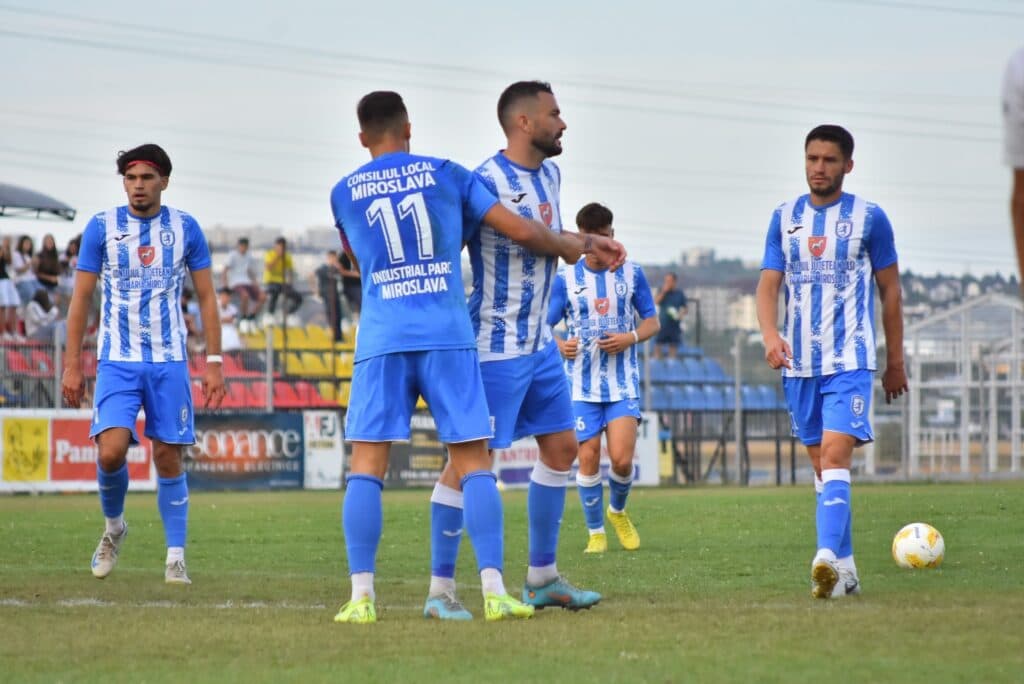 FOTBAL Echipele locale sărbătoresc 1 Mai prin muncă. Meciuri în Copou și în județul Prahova, astăzi