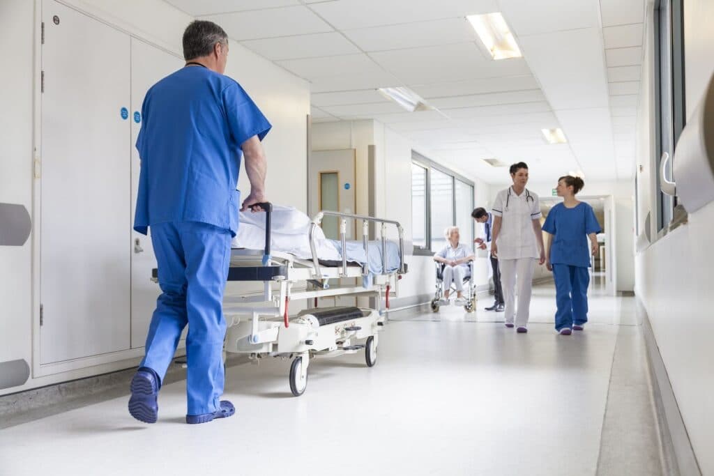 Cum vor funcționa unitățile medicale în perioada sărbătorilor de Paște? DSP: „Certificatele constatatoare de deces se eliberează în această perioadă de către SAJ Iași”