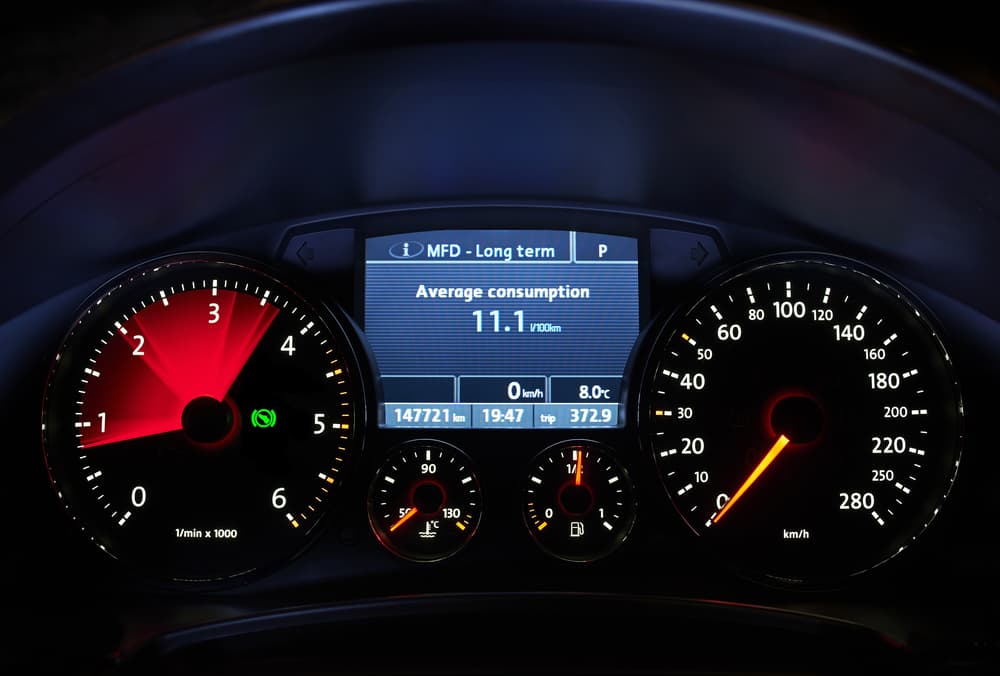 Motorina, la pragul de 10 lei/litru. „Ziarul de Iași” arată cum poate fi redus consumul cu 30% în oraș și 25% în afara orașului