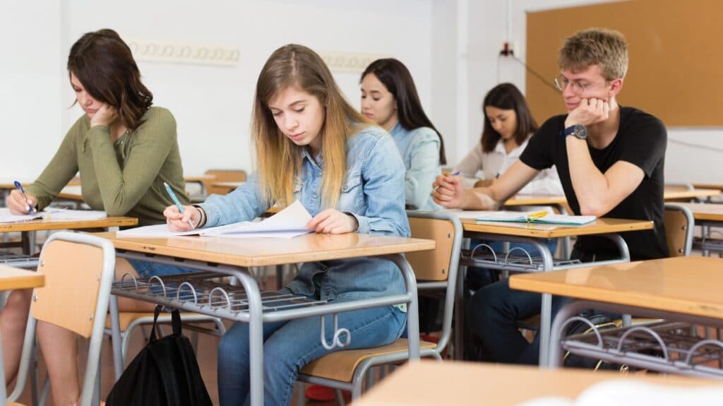 Aproape 6.000 de elevi din județul Iași susțin simularea examenului de Bacalaureat. ISJ Iași. ISJ: „Simularea va avea loc în toate centrele”