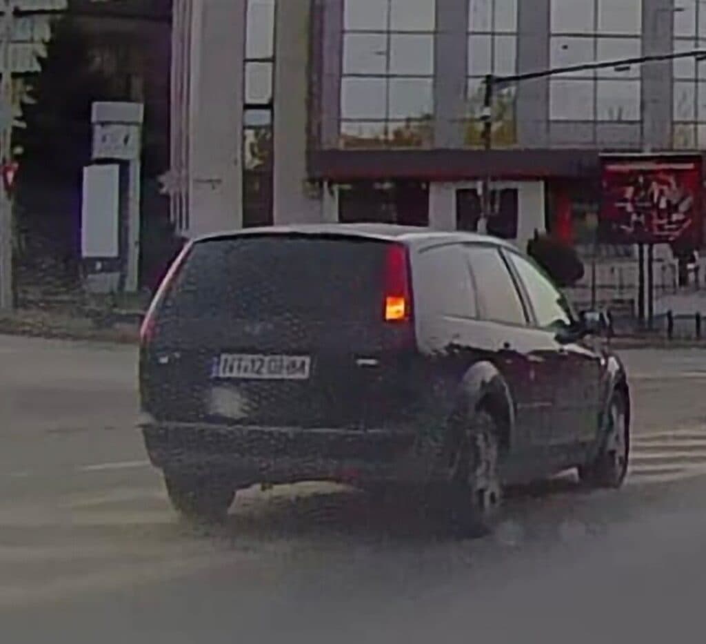 Inconștiență totală în trafic la Iași: șofer filmat făcând „slalom” printre pietoni pe trecere, la Fundație (VIDEO)