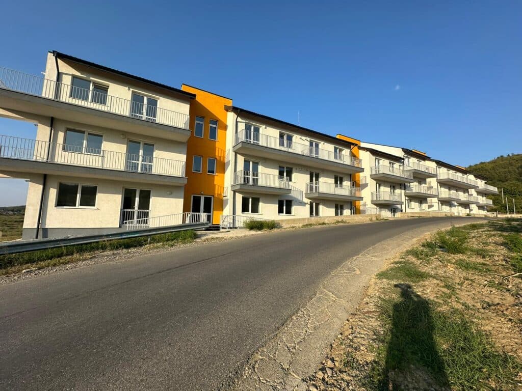 Investiții imobiliare făcute de stat fără cap, la Iași: sute de locuințe sociale sau pentru tineri construite în județ, dar multe nelocuite: nu au utilități