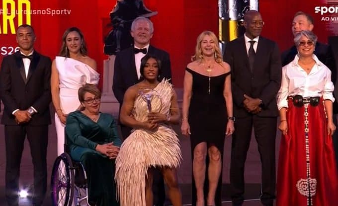 Nadia Comăneci, extrem de emoţionată la gala Laureus: Nu am simţit că tremur aşa de tare nici când a trebuit să evoluez la paralele - VIDEO