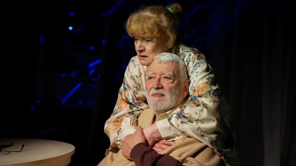 Emil Coșeru surprinde din nou: marele actor al Naționalului ieșean semnează prima sa piesă de teatru. Premiera spectacolului „Hârjoana”, pe scena Uzinei cu Teatru