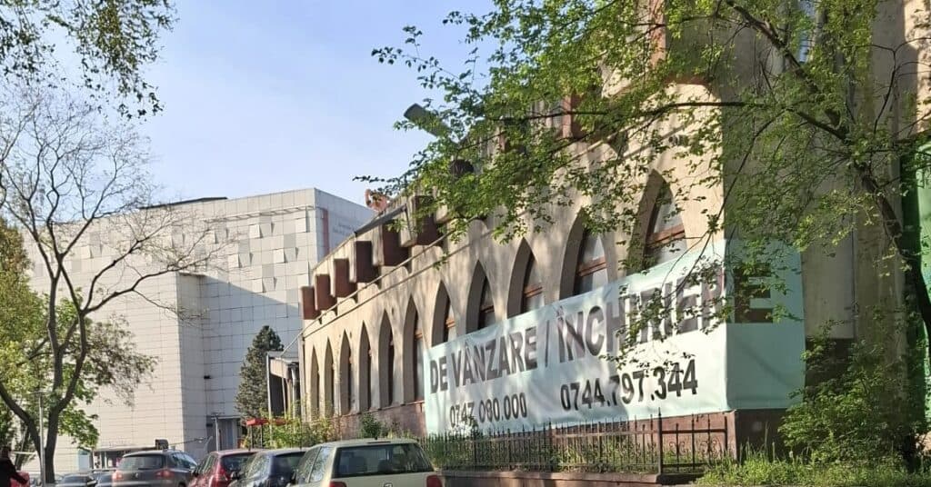 Fostul club Estudiantina din Tudor Vladimirescu, scos la vânzare. Cât valorează 200 de metri pătrați în „buricul” campusului studențesc din Iași?