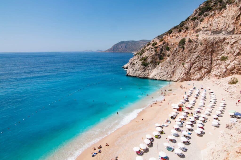 De ce aleg tot mai mulți români Antalya în locul Greciei? Interesul pentru all-inclusive rămâne ridicat și în 2026. Unde „bat” preferințele ieșenilor