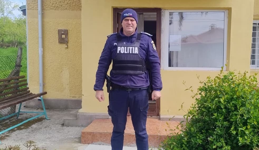 Bărbatul care a încercat să-l înjunghie de mai multe ori pe polițistul din Tansa a fost trimis în judecată. Este arestat preventiv