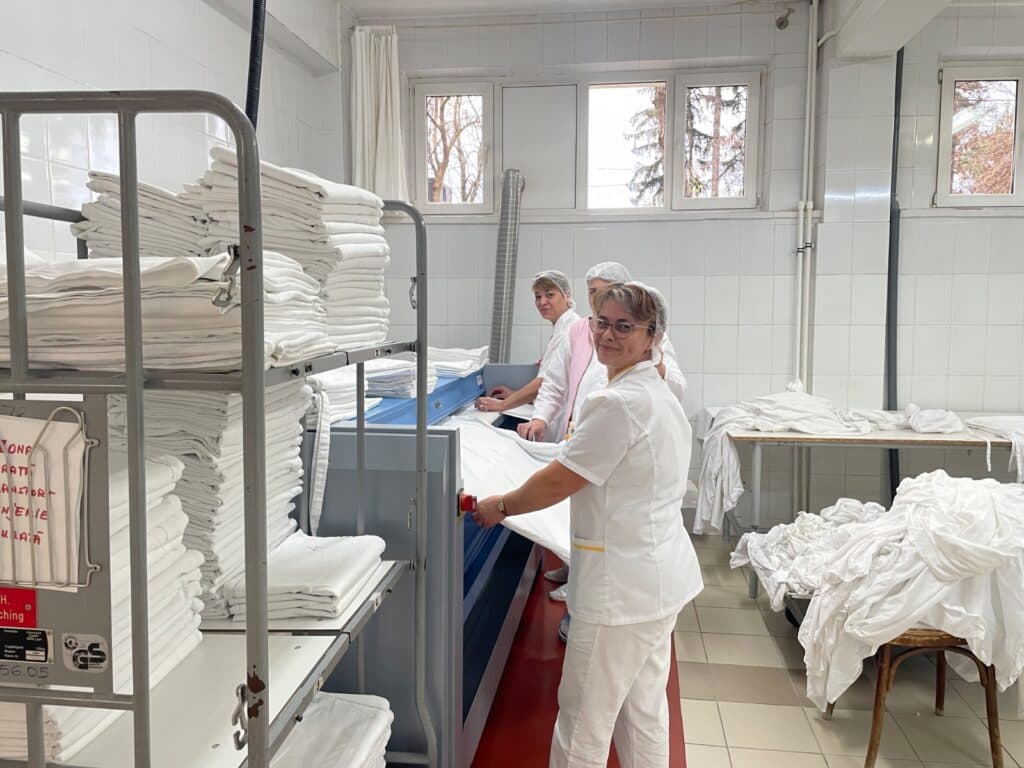 Posturi vacante la stat, la Iași: cele mai multe, în spitale și instituții publice. Ce se caută și ce pregătire este necesară pentru concursuri