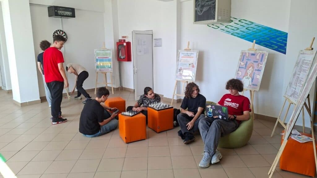 Educație fără bullying: „Colțul Anti-bullying” de la Liceul de Informatică din Iași transformă pauzele în spațiu de siguranță și dialog