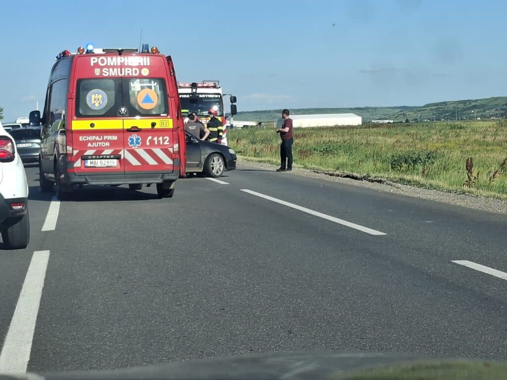 Accident grav în Podu Iloaiei. Două mașini au fost implicate