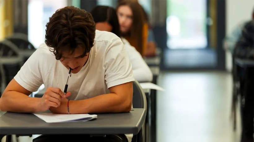 Bacalaureatul 2026 începe astăzi. Candidații susțin prima probă de evaluare a competențelor. Calendarul examenului
