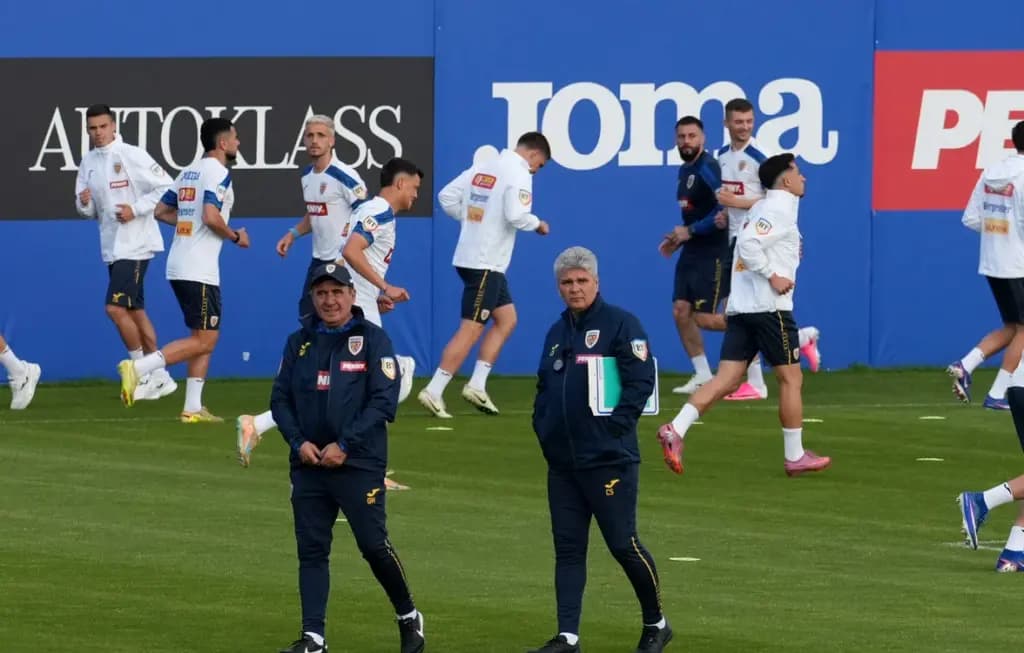 Surprize mari în echipa de start a României la meciul cu Georgia. Jucătorii aleşi de Hagi la revenirea pe banca tehnică