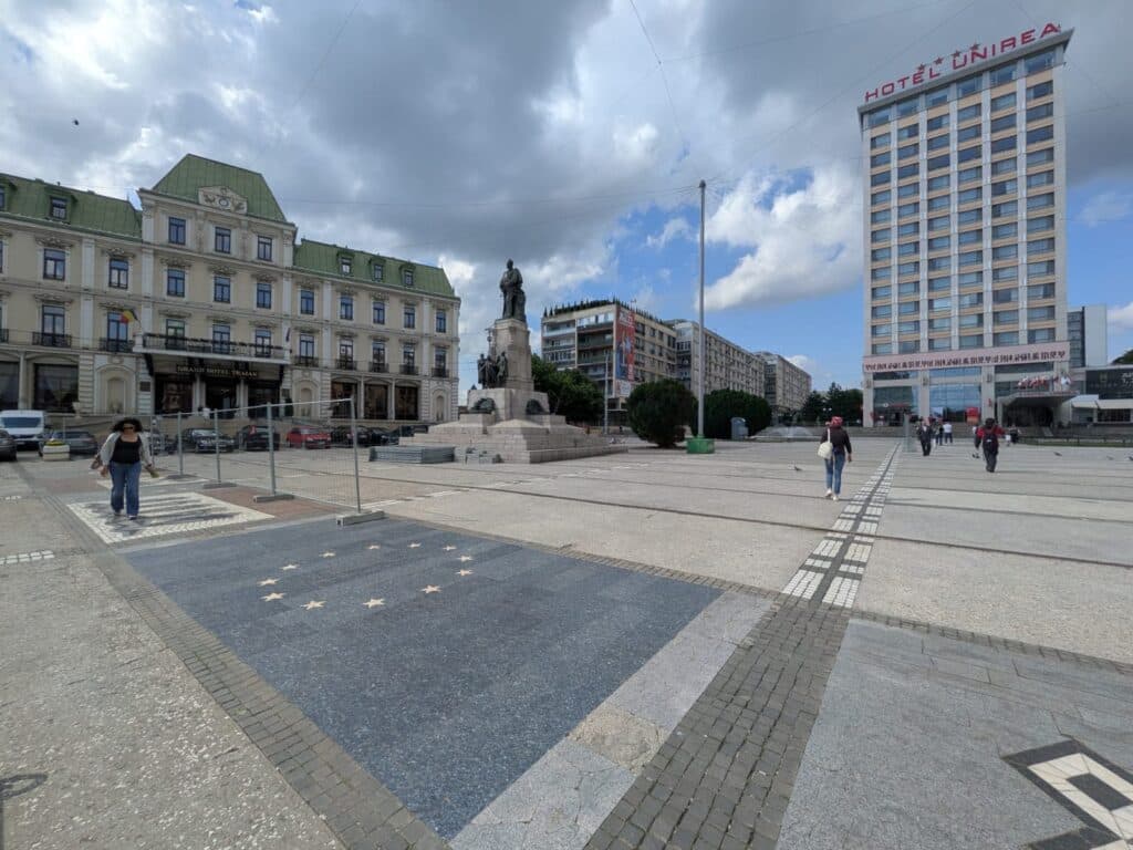 Încep lucrările de refacere a Pieței Unirii. Șantierul va dura un an, timp în care esplanada va fi închisă pe porțiuni