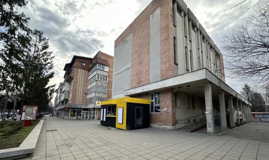 EXCLUSIV | Clădirea Romtelecom din orașul Hârlău, cumpărată de o firmă de construcții din Iași. Ce proiect pregătește noul proprietar