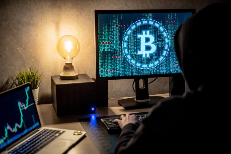 Ferma de criptomonede ascunsă într-o clădire dezafectată: ANAF a confiscat sute de echipamente la Satu Mare