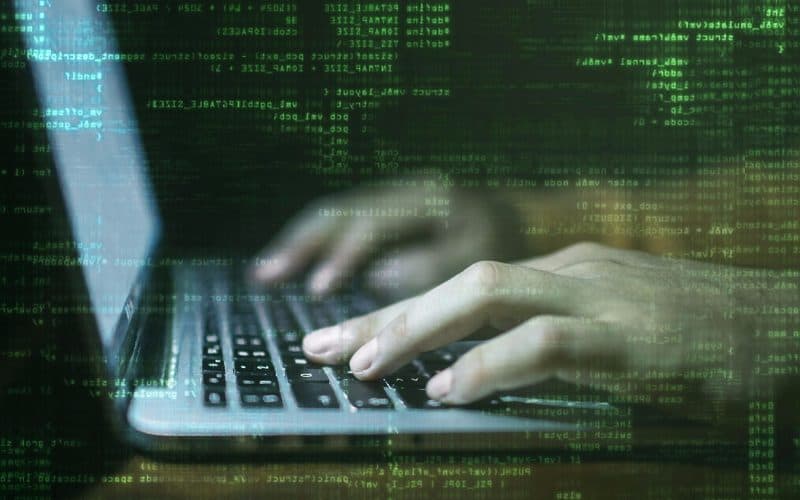 Hackerii folosesc AI ca să transforme vulnerabilitățile în atacuri în doar câteva ore: scanner-ele de securitate nu mai țin pasul