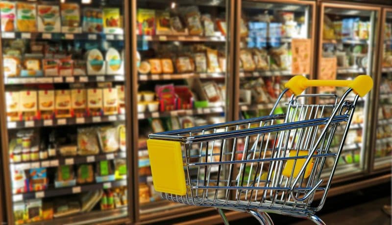 Pentru ce perioadă s-a stabilit prelungirea plafonării adaosului comercial la alimentele de bază. Ce se întâmplă cu acciza la carburanți
