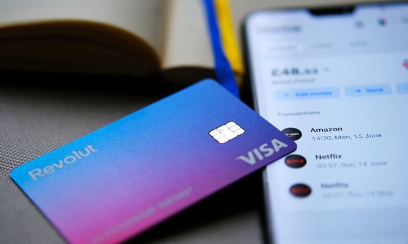 Revolut schimbă cardurile în România. Ce dispare de pe anumite modele, pentru mai multă siguranță