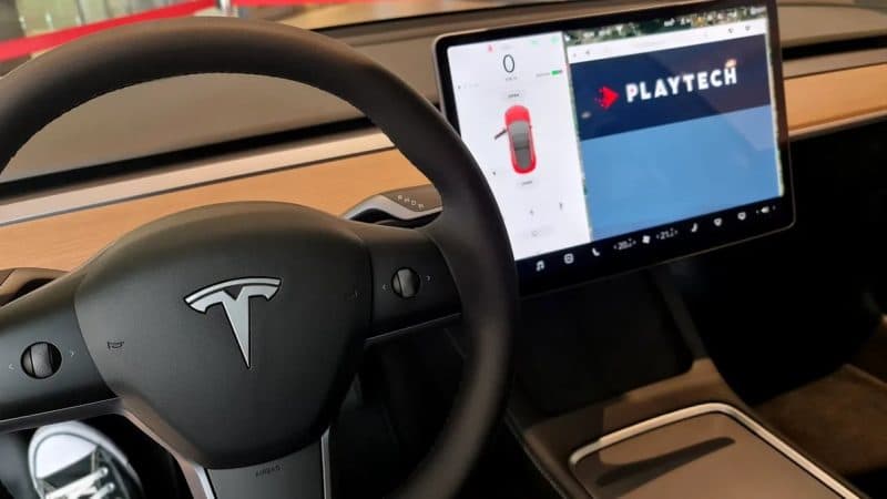 Noua tehnologie brevetată de Tesla ar putea schimba complet aerul condiționat din mașini. Care este secretul, de fapt