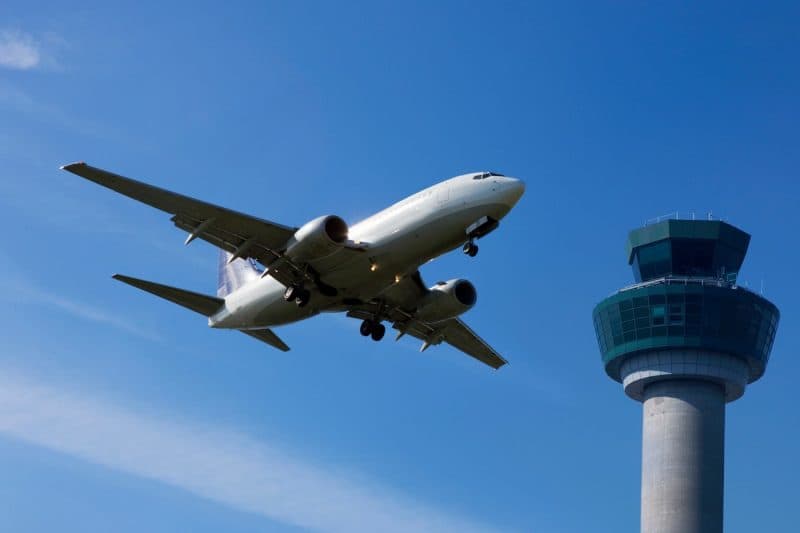 O nouă lovitură pentru economia României. Traficul aerian deasupra țării a scăzut semnificativ, cum sunt afectaţi pasagerii