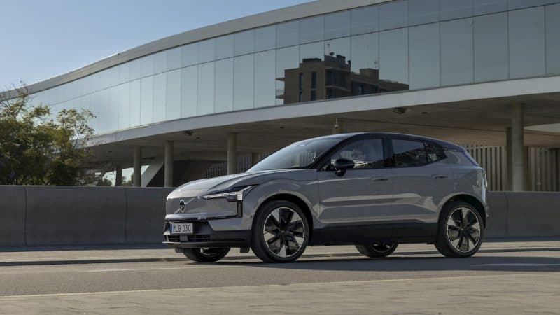 Volvo rezolvă una dintre cele mai enervante probleme ale electricelor: bagi cablul și pleci