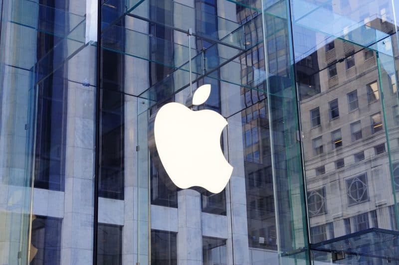 Apple grăbește actualizările de securitate: AI-ul îi obligă pe giganții tech să repare mai repede vulnerabilitățile