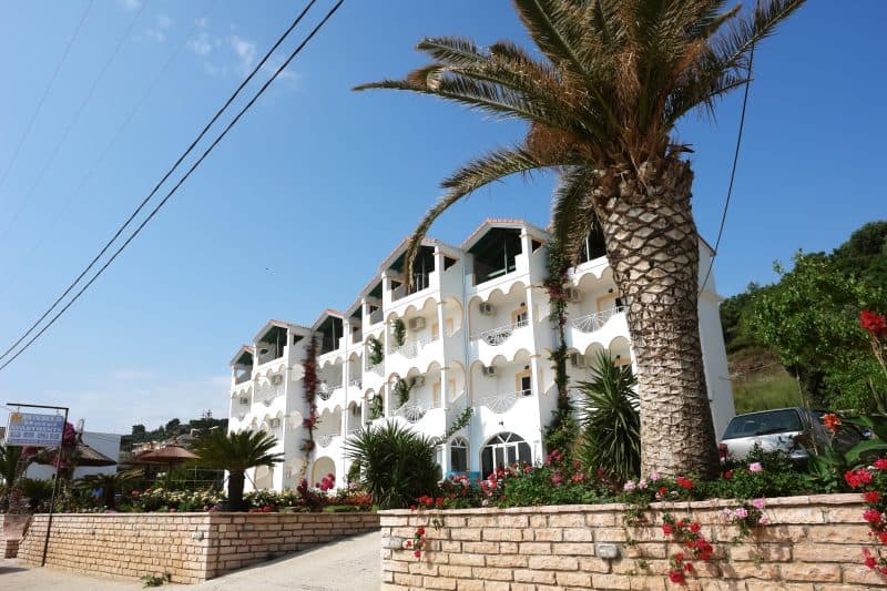Stațiunea din Grecia unde șezlongurile sunt gratuite, iar mâncarea costă mai puțin decât în multe destinații populare