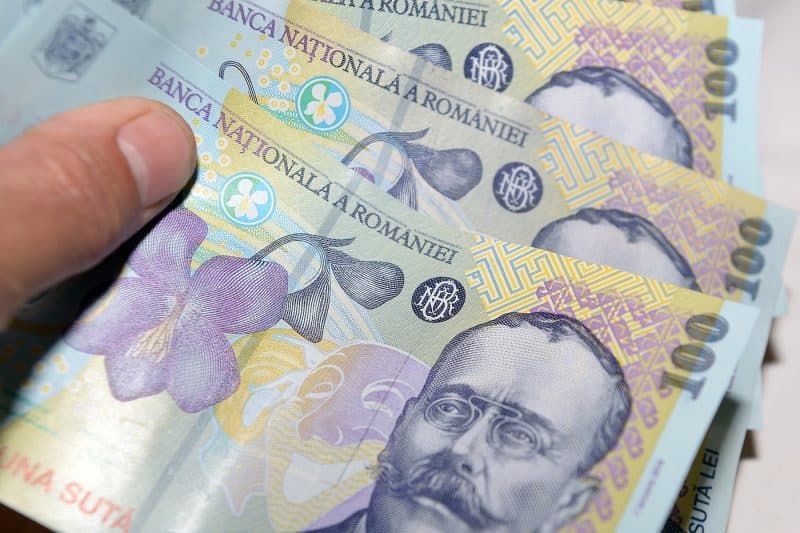 Topul cheltuielilor care golesc portofelele românilor fără să își dea seama. Sumele mici care se transformă în mii de lei pe an