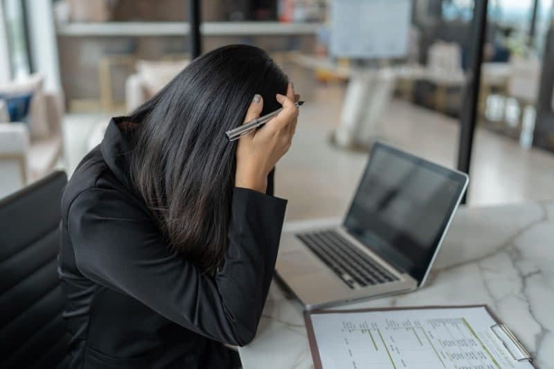 De la burnout, la o viață mai simplă. Ce îi sperie pe românii care vor să renunțe la carierele stresante: „Nu a fost deloc cum credeam”