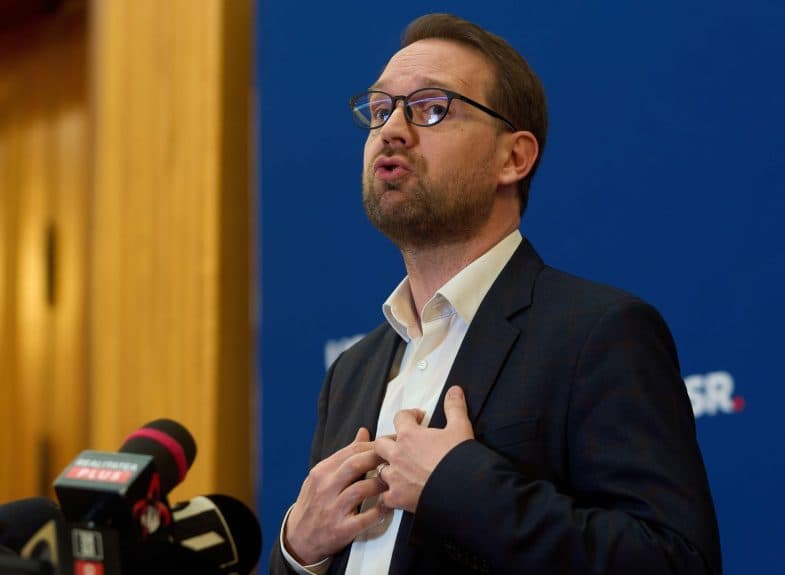 Ce salariu are Dominic Fritz. Primarul Timișoarei contestă decizia care îi interzice candidatura până în 2030
