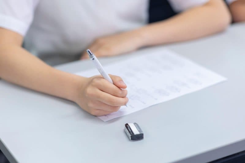 Bacalaureat 2026. Proba obligatorie a profilului se amână din cauza vremii. Când vor da elevii examenul la Matematică şi Istorie