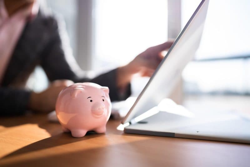 Banii ținuți în cont sunt sau nu în siguranță? Ce se întâmplă dacă o bancă intră în faliment în România