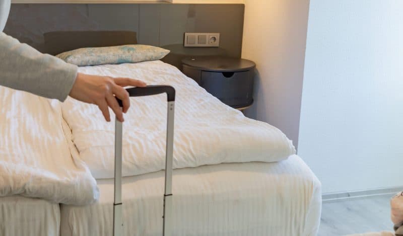 Cum verifici dacă camera de hotel este curată înainte să despachetezi. Lucrurile la care trebuie să fii atent din primele minute