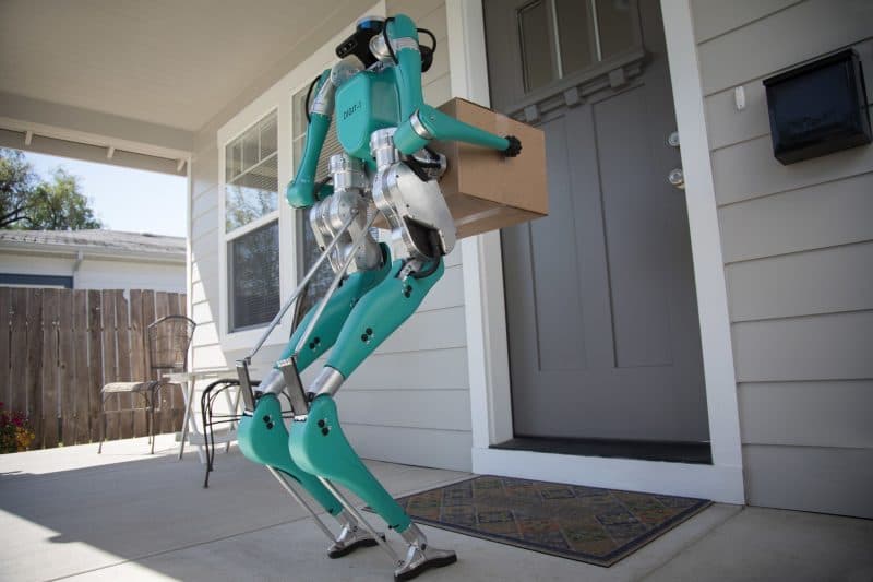 Roboții vor înlocui 700.000 de curieri. Avertismentul dur venit chiar de la șeful unuia dintre cei mai mari retaileri online din China