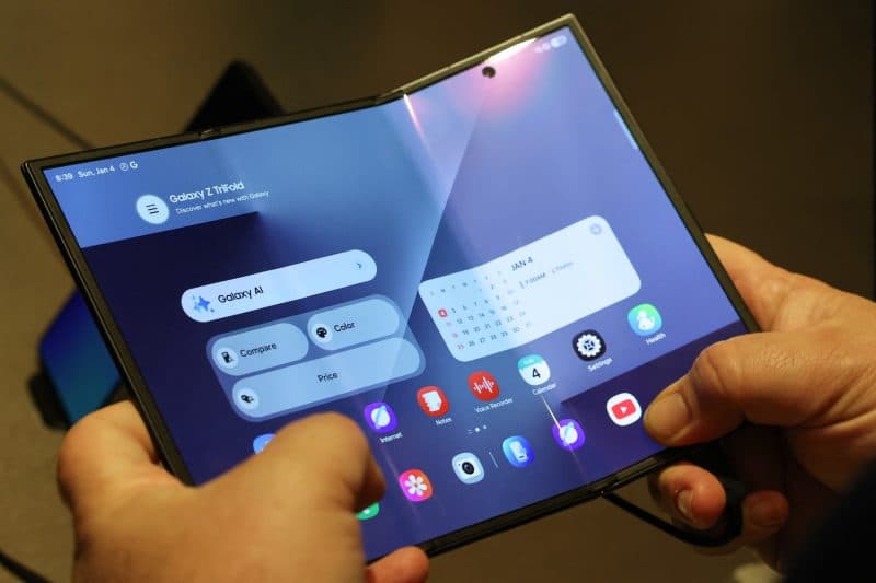 Samsung pregătește telefonul care ar putea face uitate modelele pliabile. Brevetul apare chiar înaintea lansării iPhone Fold