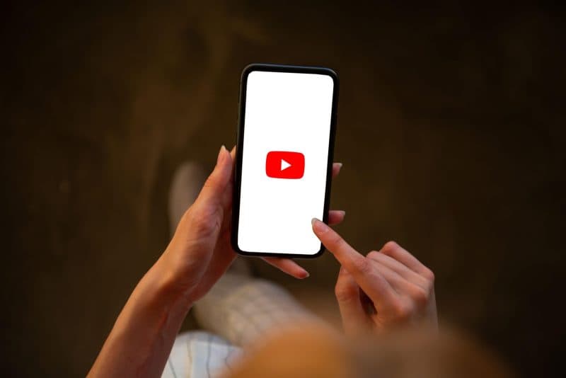 De ce atrage YouTube tot mai mulți bani din publicitate, deși televiziunea este considerată un mediu mai sigur pentru branduri