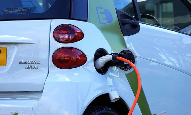 Criza carburanţilor din Rusia stimulează cererea pentru maşinile electrice chinezeşti