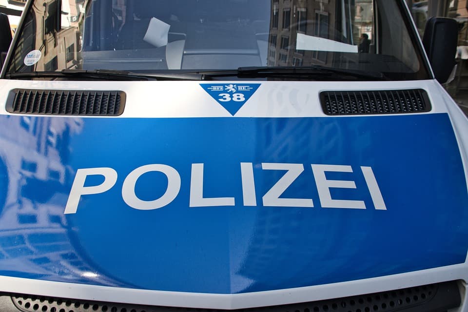 O mașină a intrat în mulțime la Leipzig: doi morți și mai mulți răniți. Suspectul a fost reținut