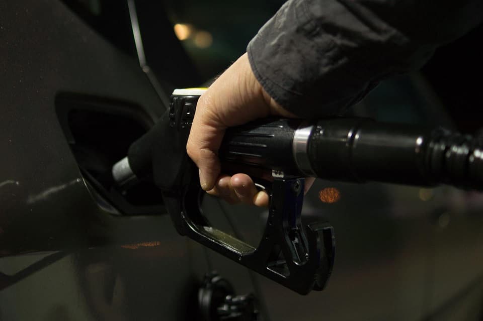 Motorina s-ar putea scumpi de la 1 iulie: expiră reducerea de 36 de bani pe litru